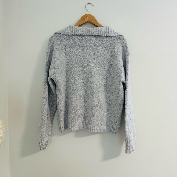 2/$40 Old Navy Women’s Light Gray Zip-Up Sweater - Picture 4 of 6